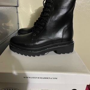 Combat boots